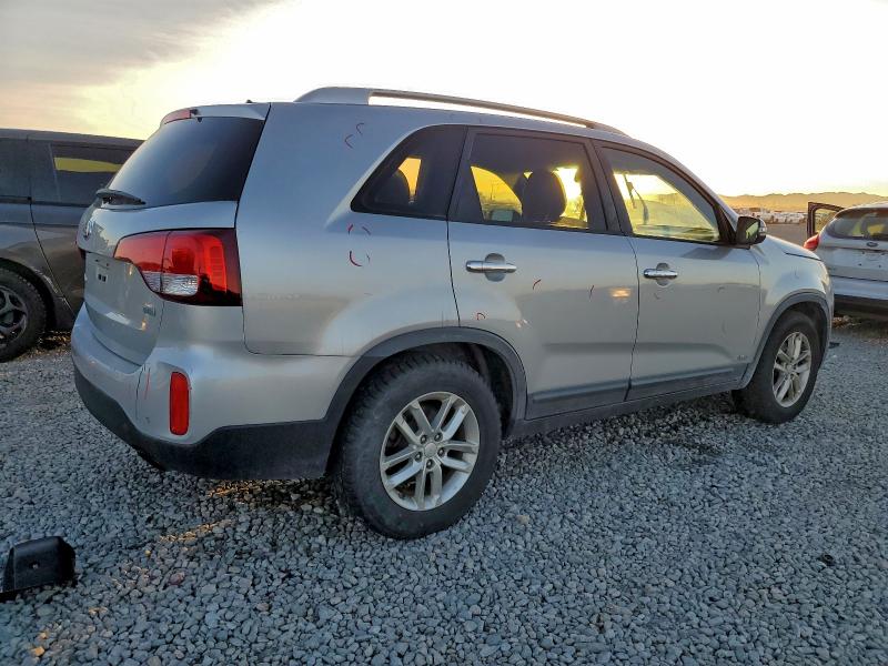 Фото 3 - KIA SORENTO