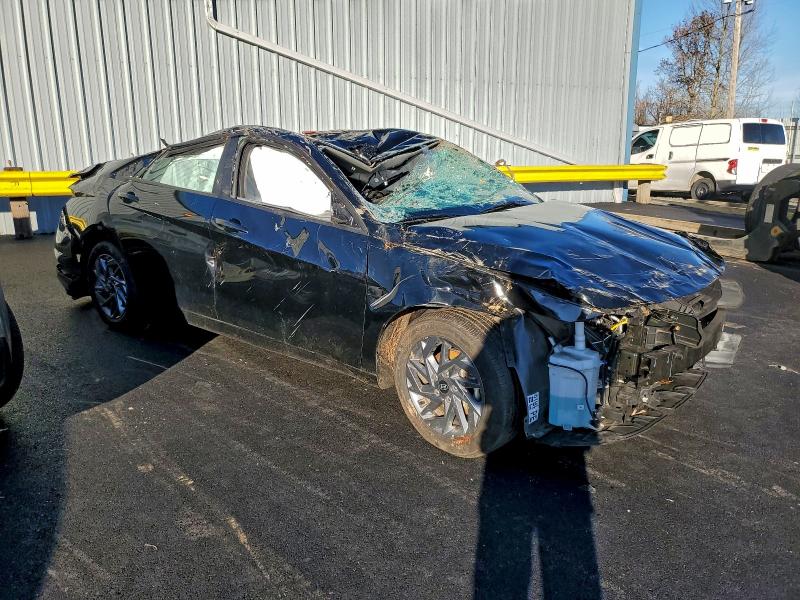 Фото 4 - HYUNDAI ELANTRA