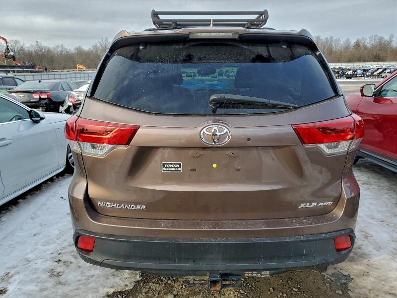 Фото 6 - TOYOTA HIGHLANDER