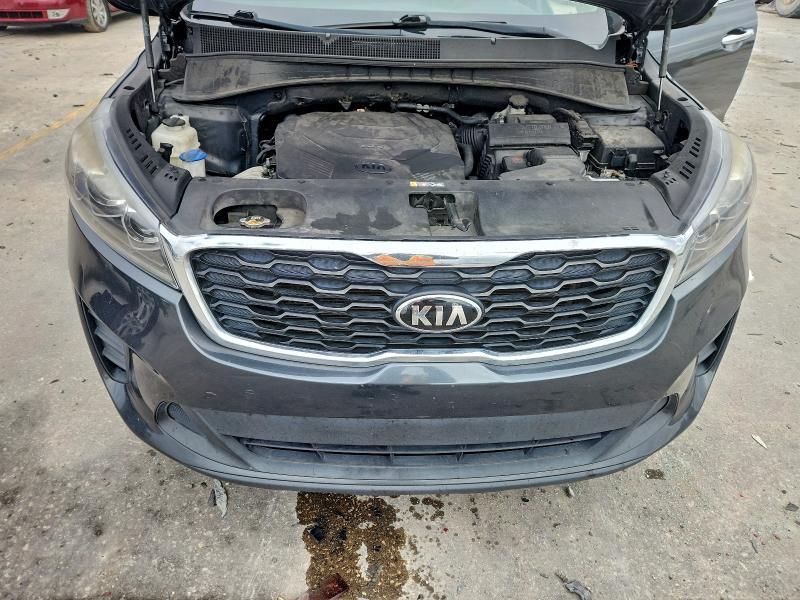 Фото 12 - KIA SORENTO