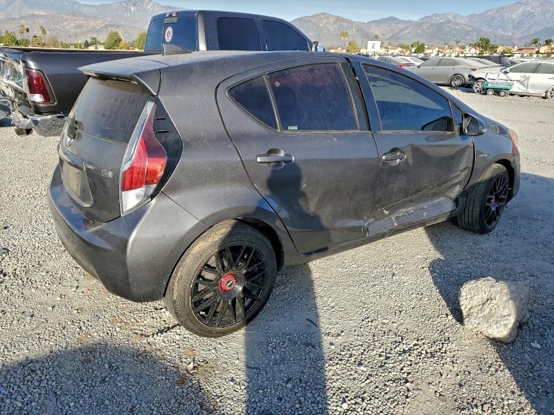 Фото 3 - TOYOTA PRIUS