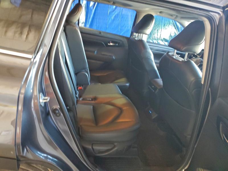 Фото 11 - TOYOTA HIGHLANDER