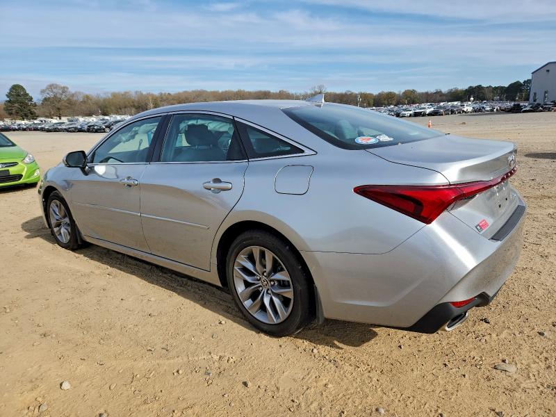 Фото 2 - TOYOTA AVALON