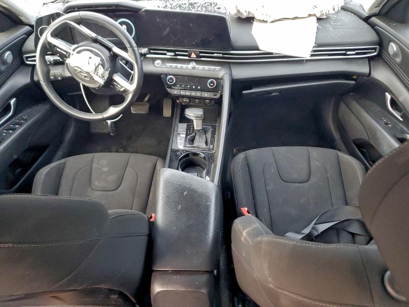 Фото 8 - HYUNDAI ELANTRA