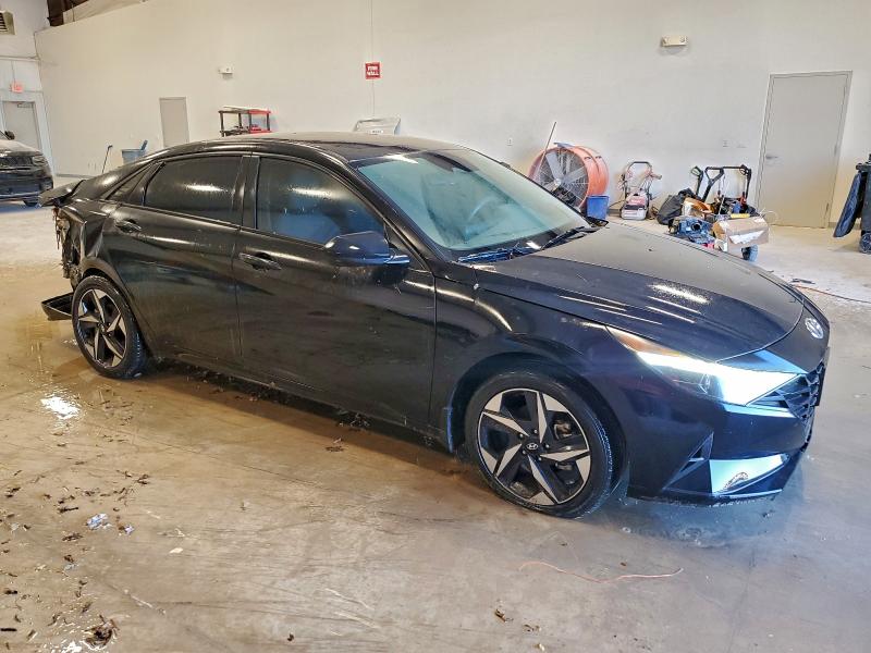 Фото 4 - HYUNDAI ELANTRA