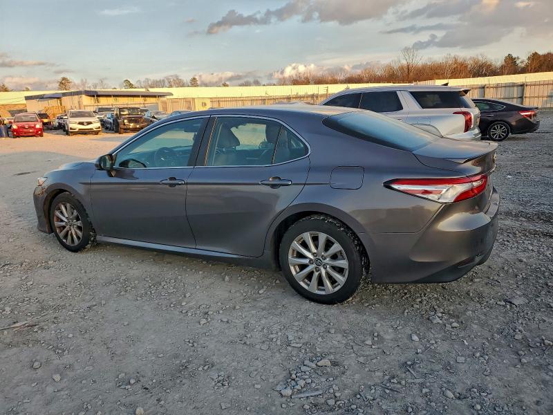 Фото 2 - TOYOTA CAMRY