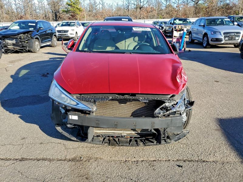 Фото 5 - HYUNDAI ELANTRA