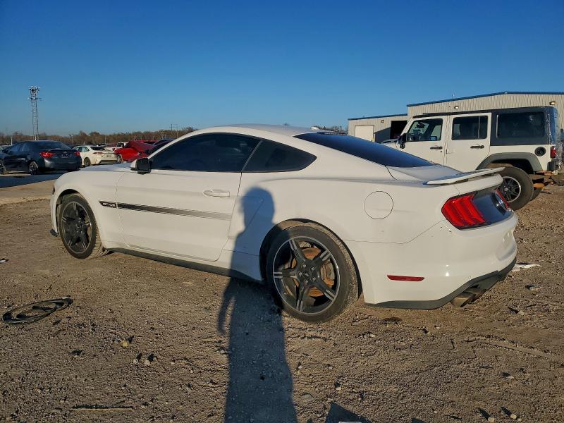 Фото 2 - FORD MUSTANG