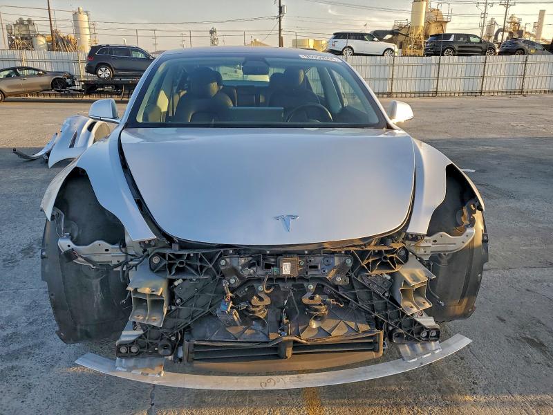 Фото 5 - TESLA MODEL 3