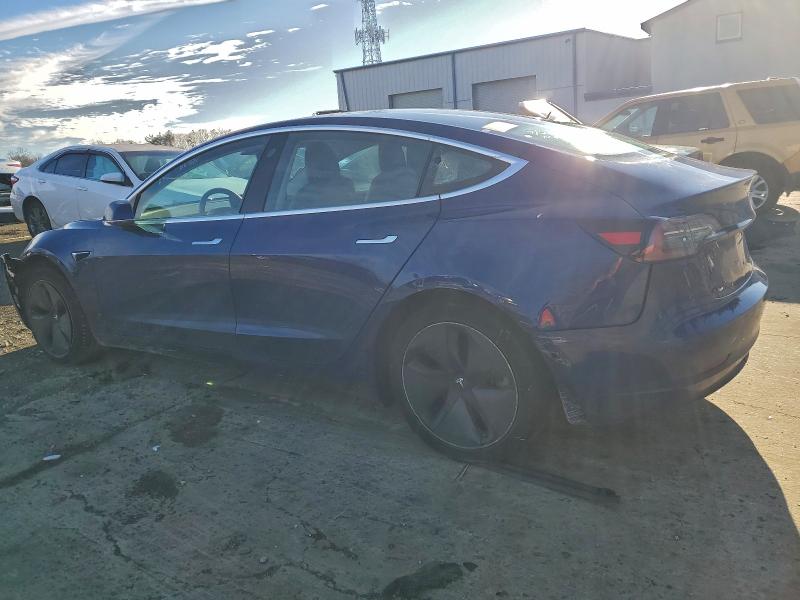 Фото 2 - TESLA MODEL 3