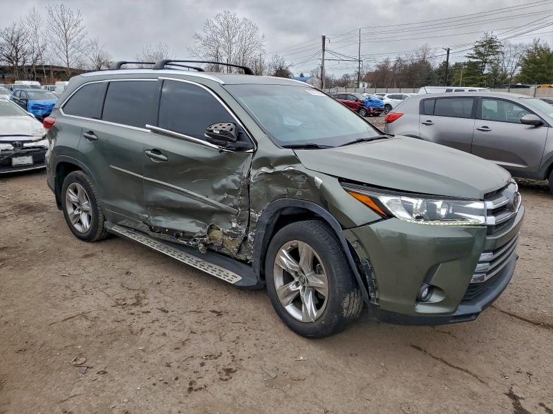 Фото 4 - TOYOTA HIGHLANDER