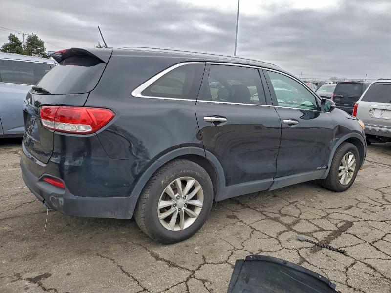 Фото 3 - KIA SORENTO