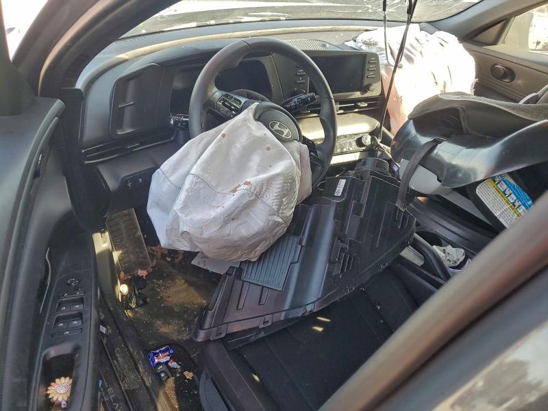 Фото 8 - HYUNDAI ELANTRA