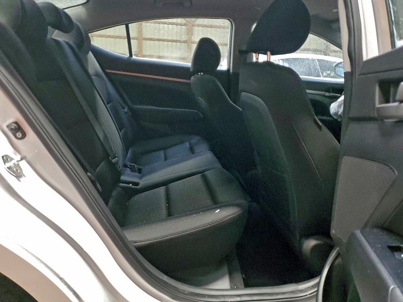 Фото 10 - HYUNDAI ELANTRA