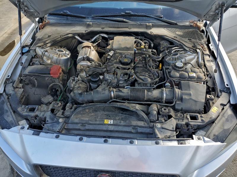 Фото 11 - JAGUAR XE