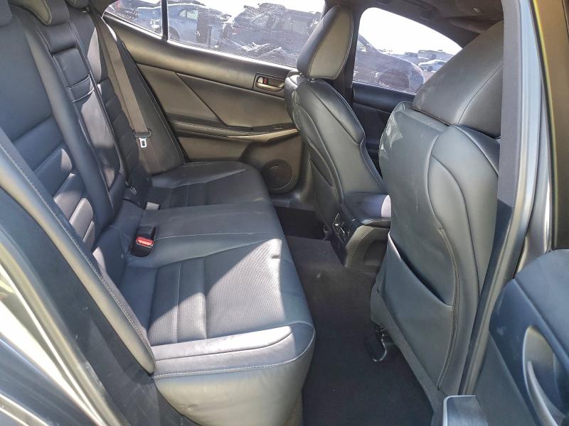 Фото 10 - LEXUS IS