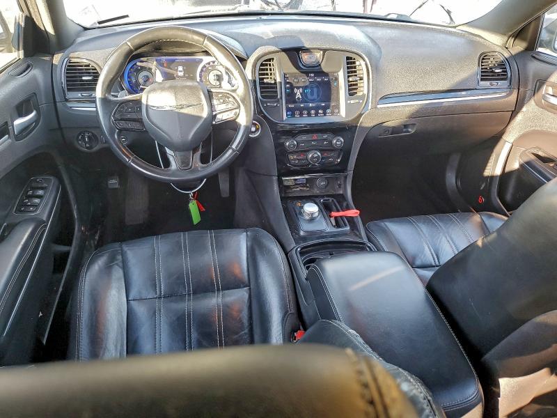 Фото 8 - CHRYSLER 300