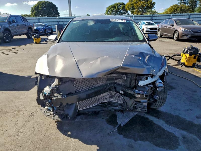 Фото 5 - HYUNDAI ELANTRA