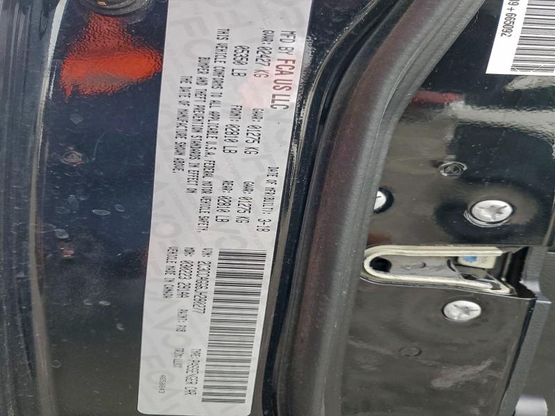 Фото 12 - CHRYSLER 300