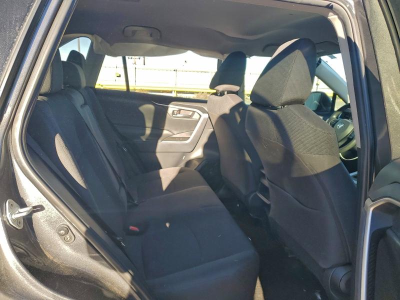 Фото 11 - TOYOTA RAV4