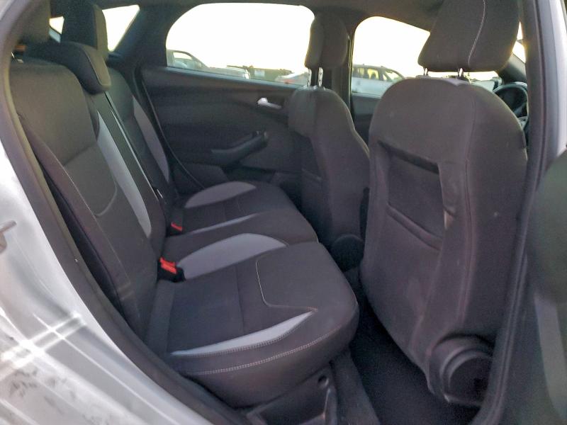 Фото 10 - FORD FOCUS