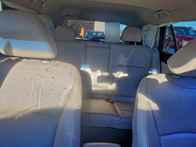 Фото 10 - SUBARU OUTBACK