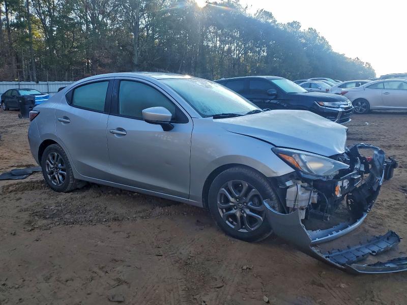 Фото 4 - TOYOTA YARIS