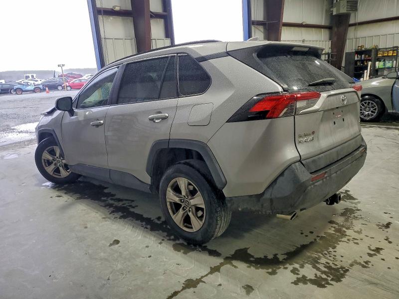 Фото 2 - TOYOTA RAV4