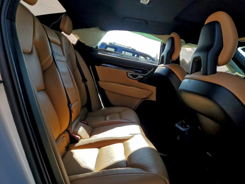 Фото 10 - VOLVO S90