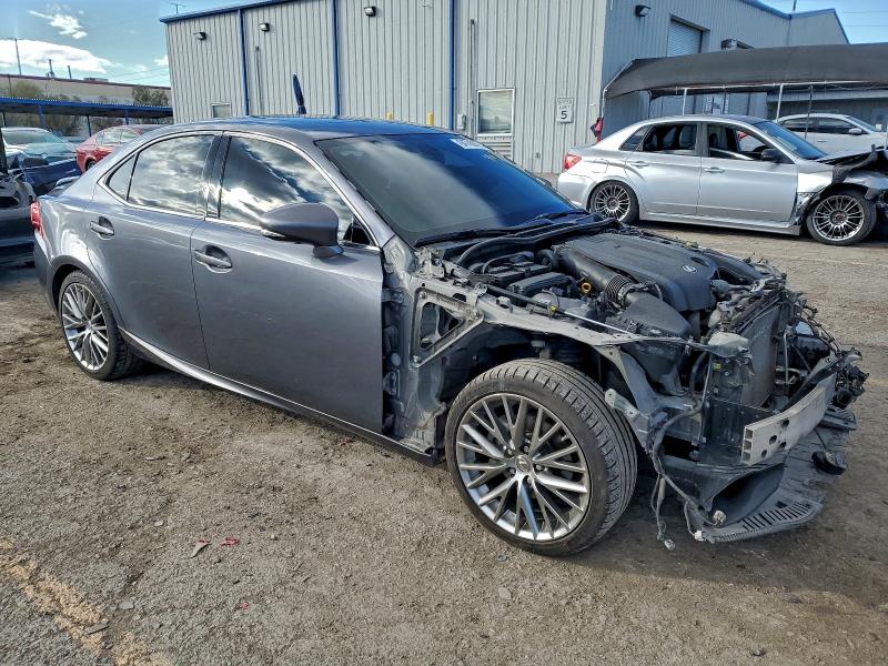 Фото 4 - LEXUS IS