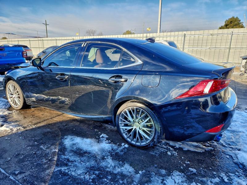 Фото 2 - LEXUS IS