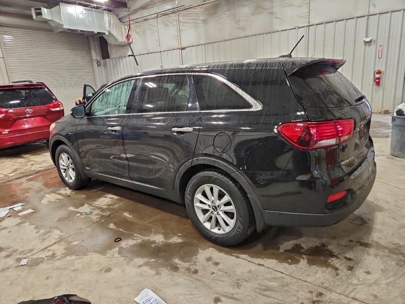 Фото 2 - KIA SORENTO
