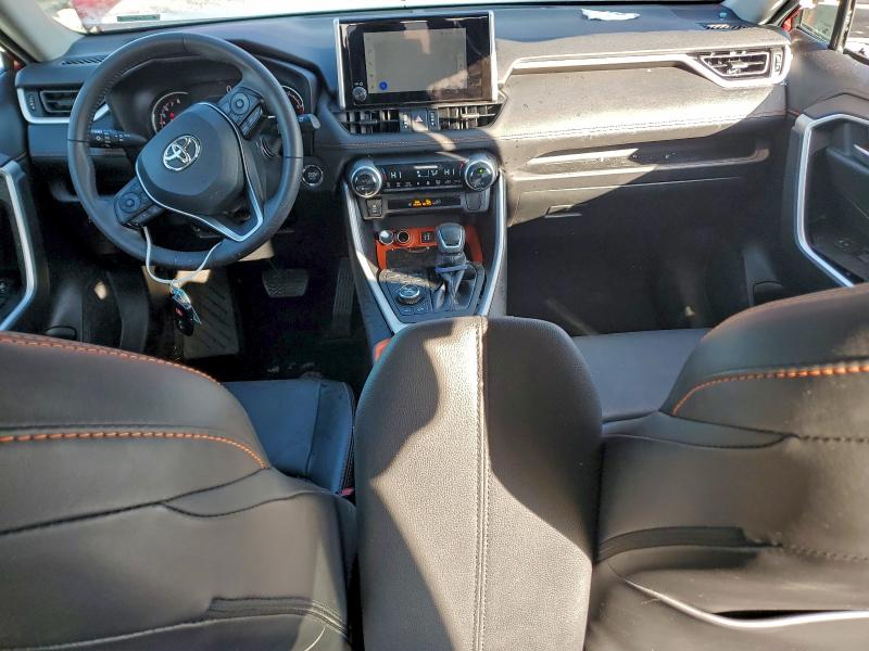 Фото 8 - TOYOTA RAV4