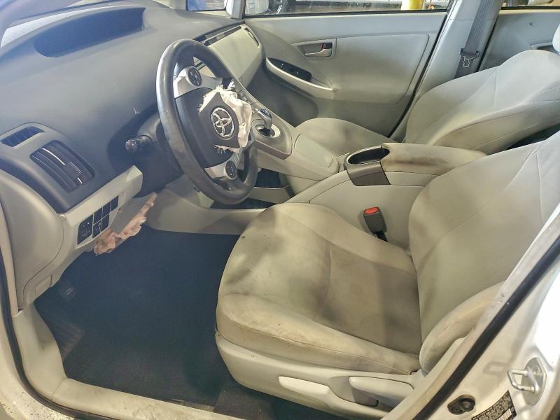 Фото 7 - TOYOTA PRIUS