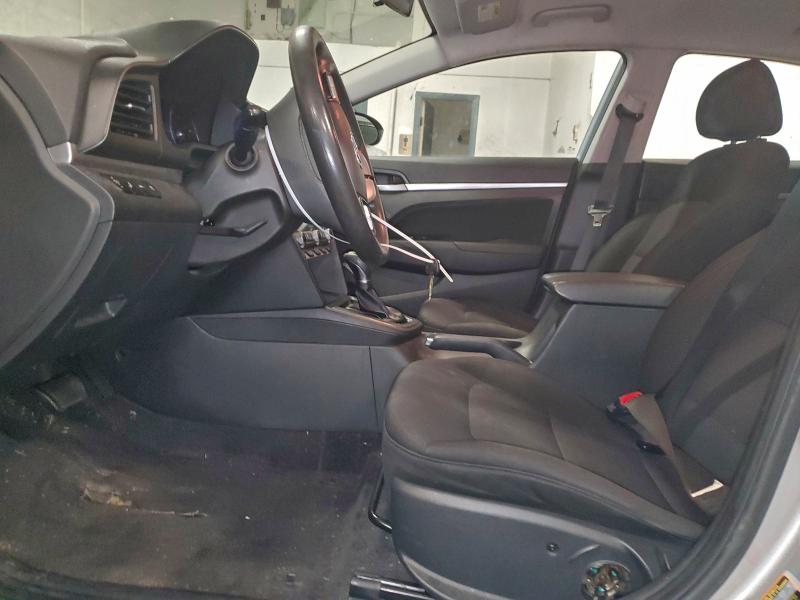 Фото 7 - HYUNDAI ELANTRA