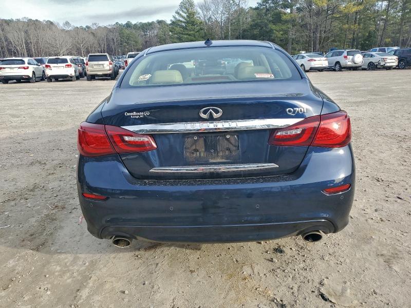 Фото 6 - INFINITI Q70