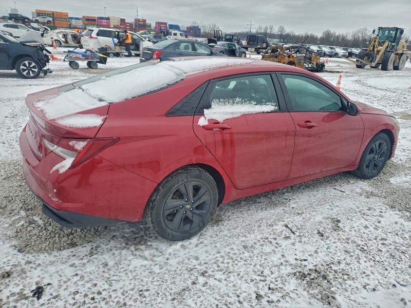 Фото 3 - HYUNDAI ELANTRA