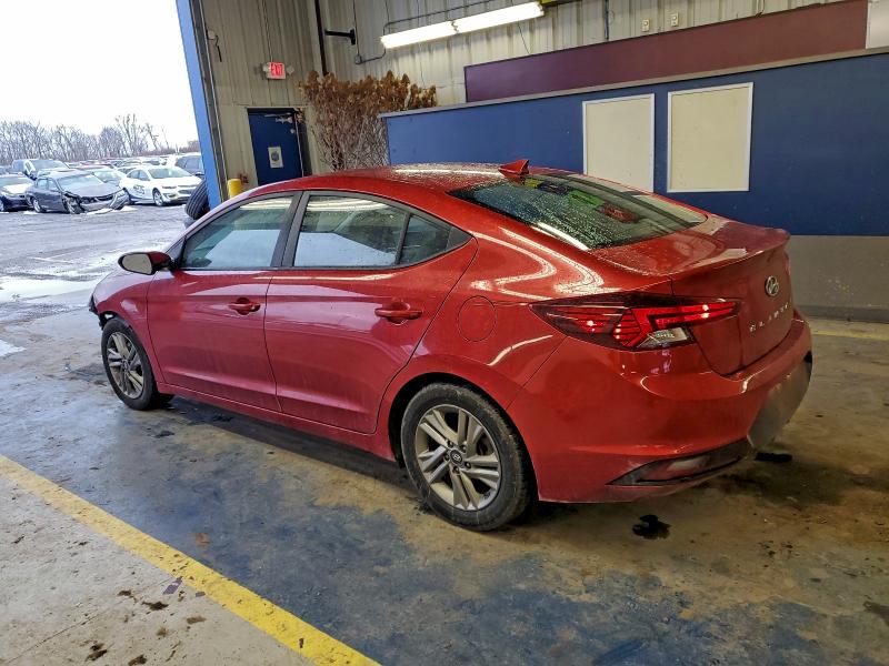 Фото 2 - HYUNDAI ELANTRA