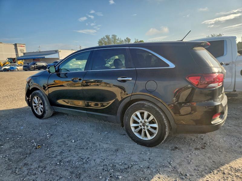 Фото 2 - KIA SORENTO