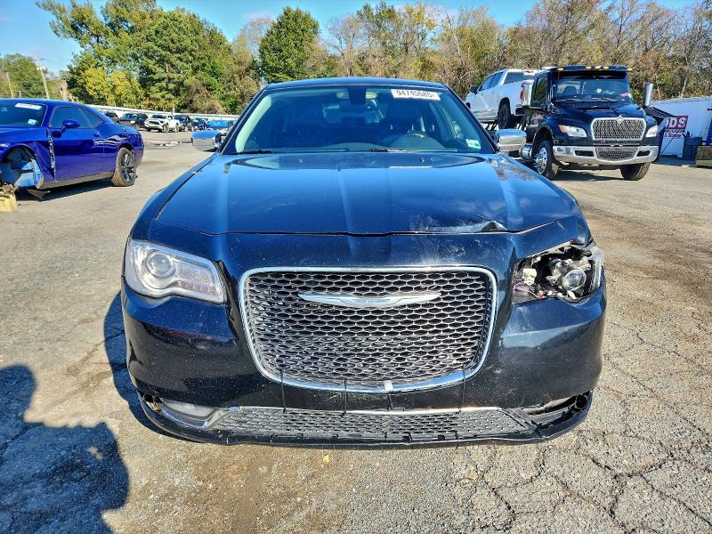 Фото 5 - CHRYSLER 300