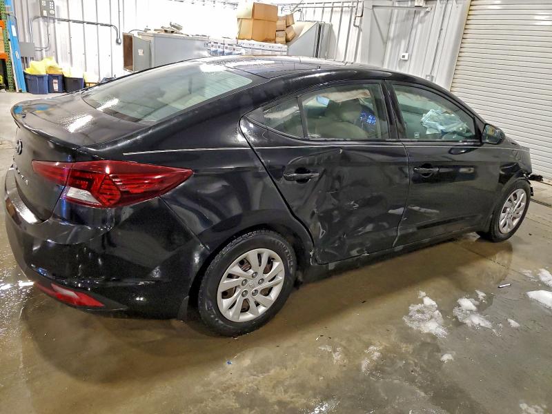 Фото 3 - HYUNDAI ELANTRA