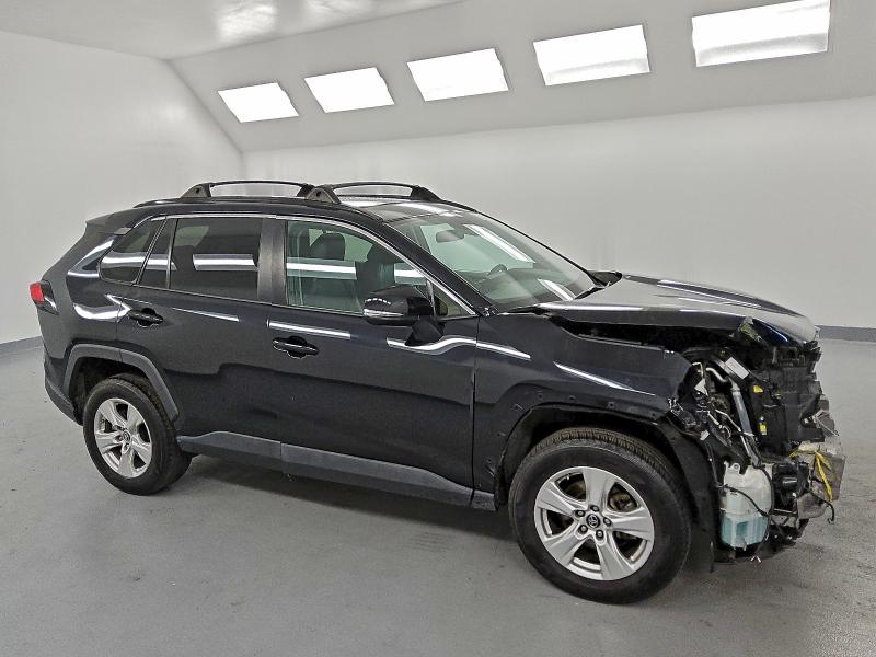 Фото 4 - TOYOTA RAV4