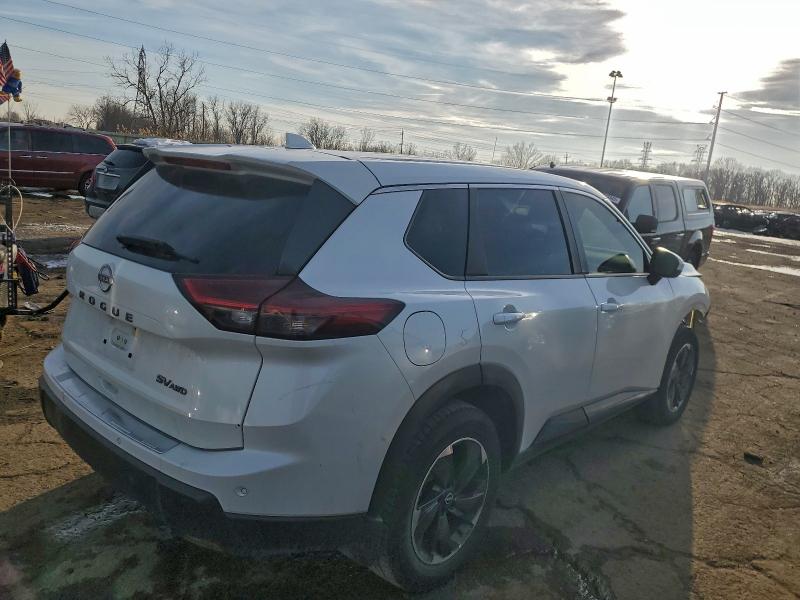 Фото 3 - NISSAN ROGUE