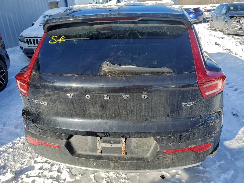 Фото 6 - VOLVO XC40