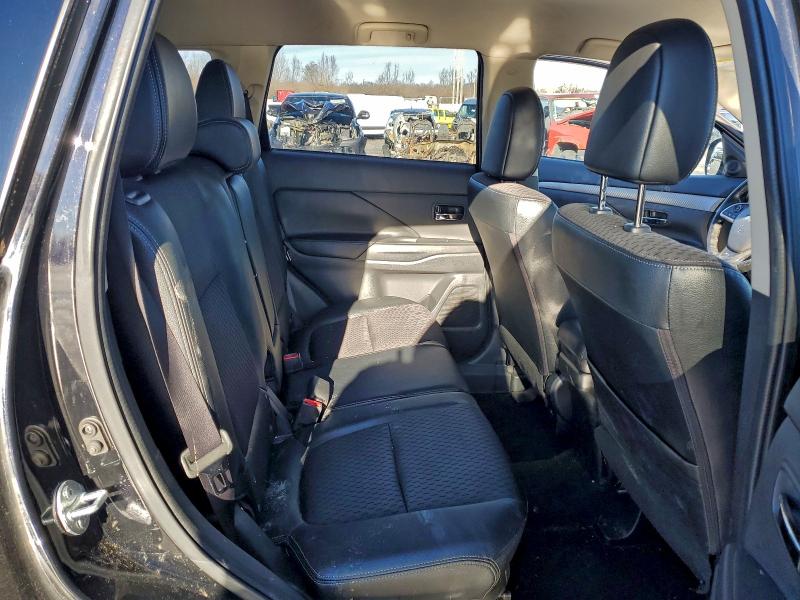 Фото 11 - MITSUBISHI OUTLANDER