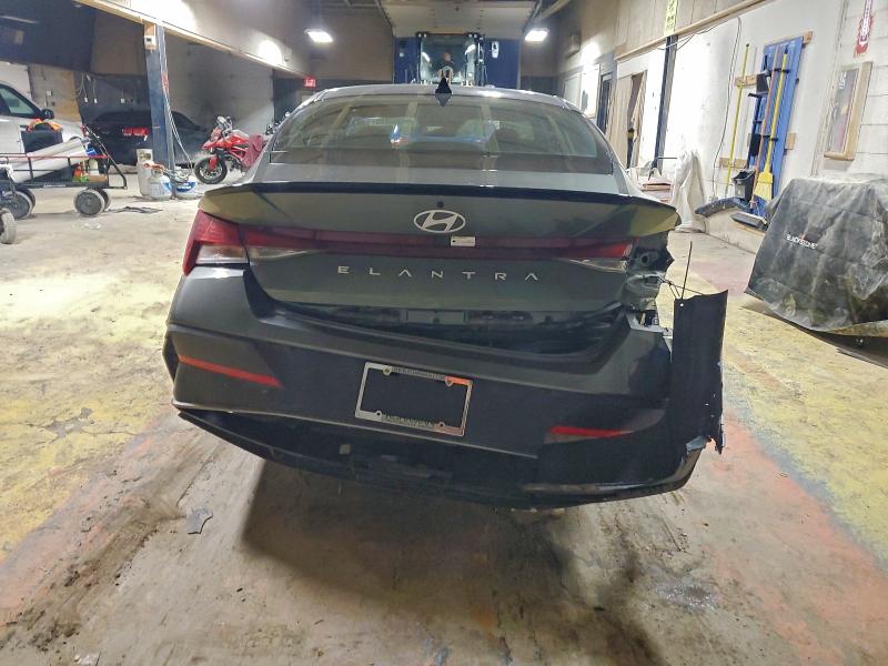 Фото 6 - HYUNDAI ELANTRA