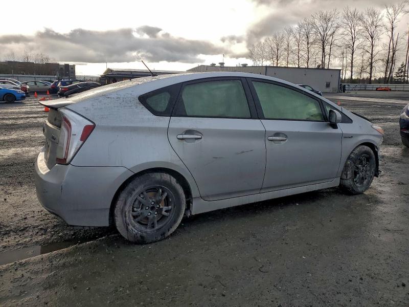 Фото 3 - TOYOTA PRIUS