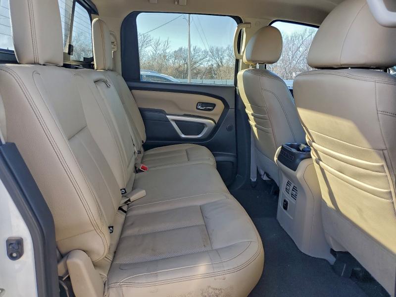 Фото 10 - NISSAN TITAN