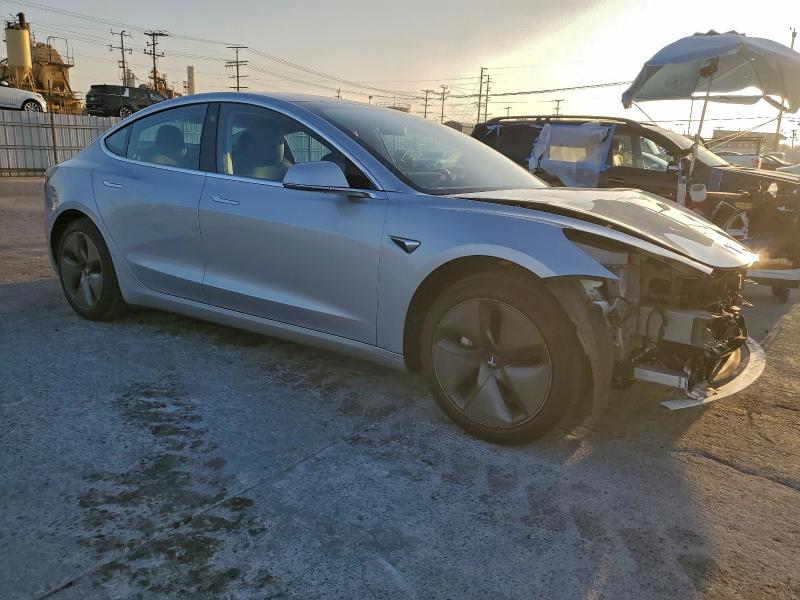 Фото 4 - TESLA MODEL 3