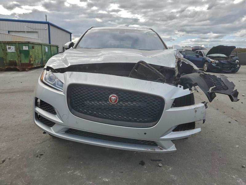 Фото 5 - JAGUAR F-PACE